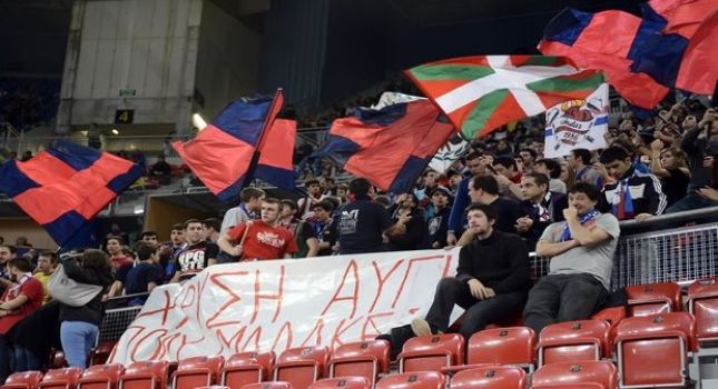 Πανό των οπαδών της Λαμποράλ Κούτσα για τη Χρυσή Αυγή