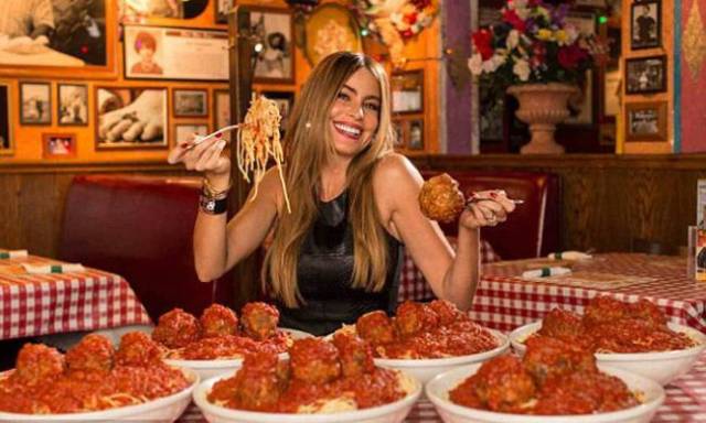 Η Sofia Vergara το έριξε στα κεφτεδάκια
