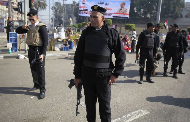 Αληθινά πυρά και δακρυγόνα σε διαδήλωση στην Αίγυπτο