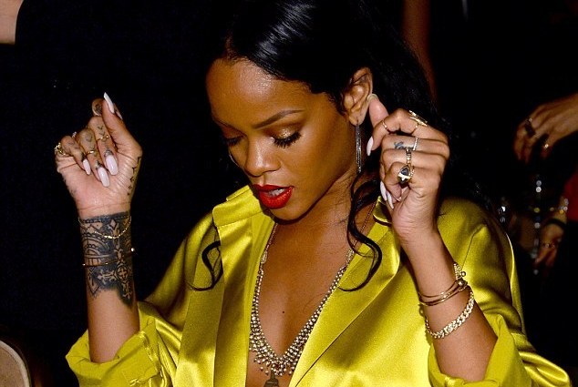 «Φλέρταρε» με το ατύχημα η Rihanna
