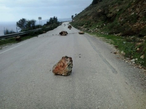 Kατολισθήσεις βράχων στην Κεφαλονιά