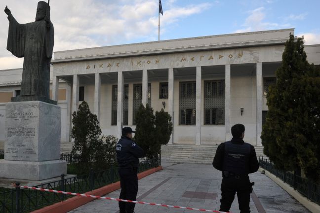 Χωρίς δικηγόρους σήμερα και αύριο η Κόρινθος