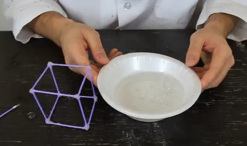Πώς να φτιάξεις μια τετράγωνη σαπουνόφουσκα