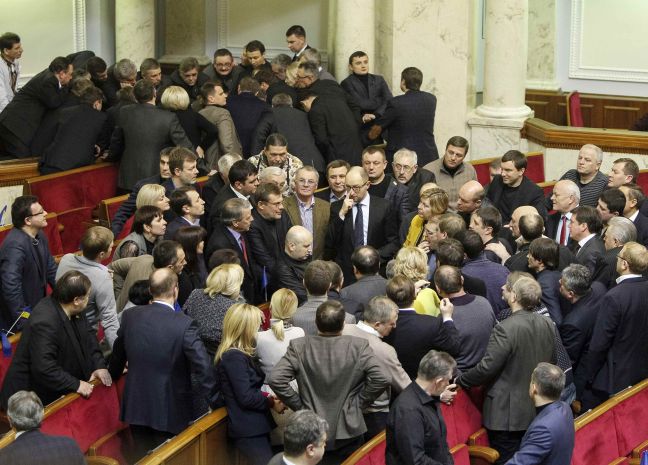 «Ο Γιανουκόβιτς επέβαλε την ψήφιση του νόμου με εκβιασμούς»