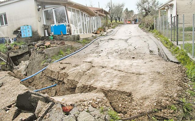 Ελέγχονται τα κτίρια που επλήγησαν από τις κατολισθήσεις στην Ηλεία