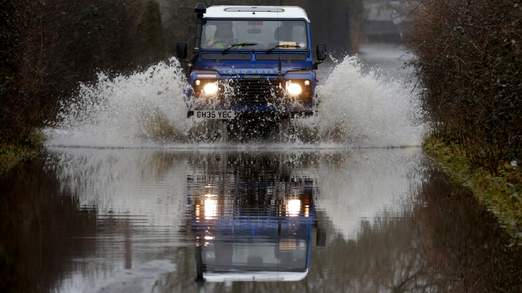 Σε επιφυλακή ο στρατός στο πλημμυρισμένο Σόμερσετ