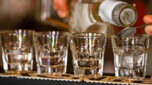 Η υπερβολική κατανάλωση αλκοόλ σκοτώνει τους Ρώσους