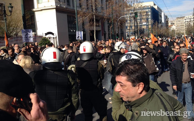 Ένταση έξω από το ΣτΕ στην Πανεπιστημίου