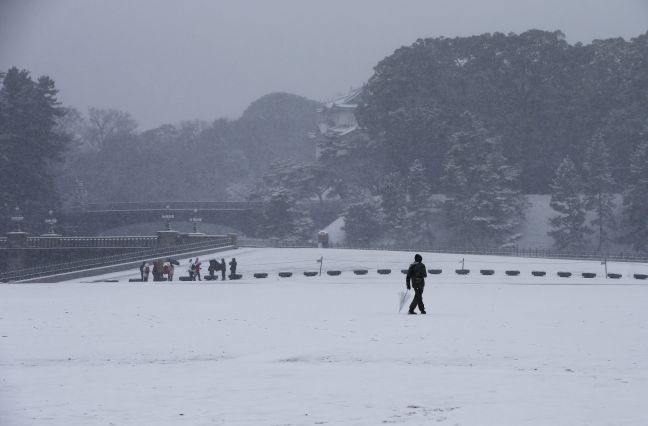 Χάος από τη χιονοθύελλα στην Ιαπωνία