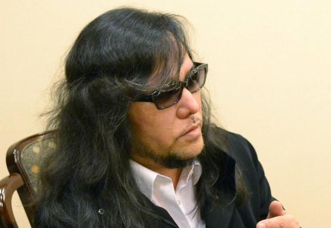 Ο κωφός «συνθέτης» αποκάλυψε πως… ακούει εδώ και τρία χρόνια!