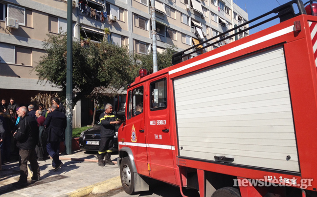 Έσβησε η φωτιά σε πολυκατοικία στο Περιστέρι