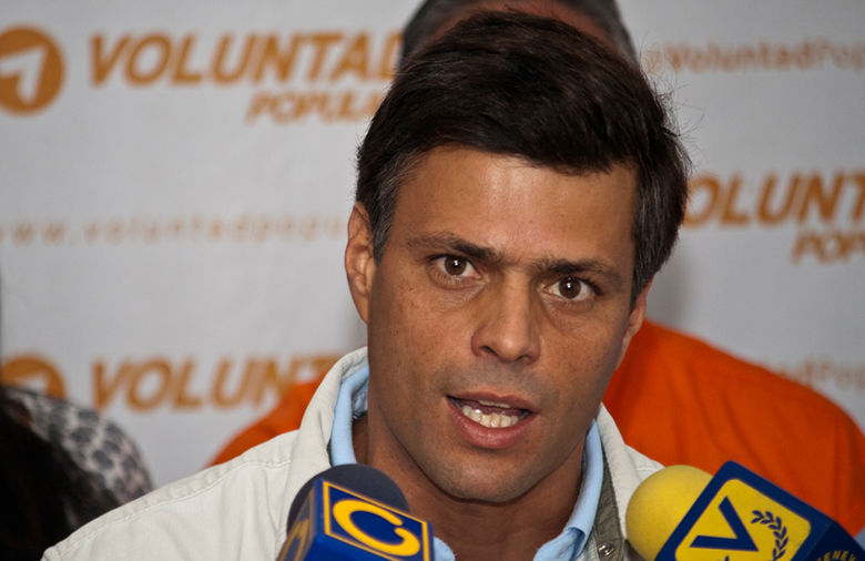 Παραδόθηκε ο ηγέτης της αντιπολίτευσης της Βενεζουέλας Λεοπόλδο Λόπεζ