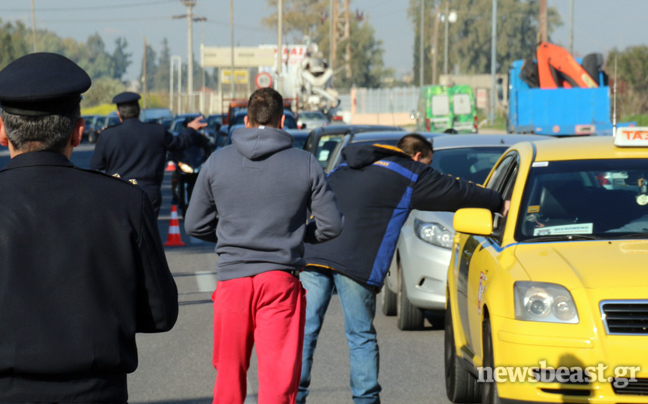 Κλειστό το ρεύμα προς Αθήνα στο ύψος της Χαλυβουργικής