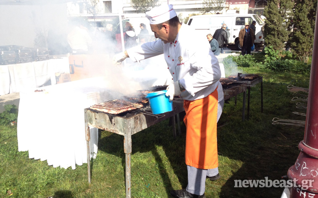 Τσικνοπέμπτη στη Βαρβάκειο με κρέας και κρασί