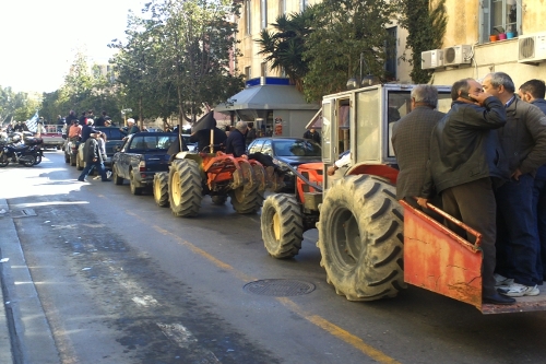 Στο λιμάνι του Ηρακλείου διαμαρτύρονται οι αγρότες