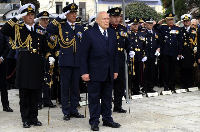 «Ο ελληνικός λαός, υποφέροντας, δίνει μάχη για να ξεπεραστεί η κρίση»