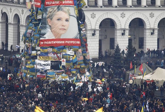 Στους δρόμους χιλιάδες Ουκρανοί με αίτημα την παραίτηση Γιανουκόβιτς