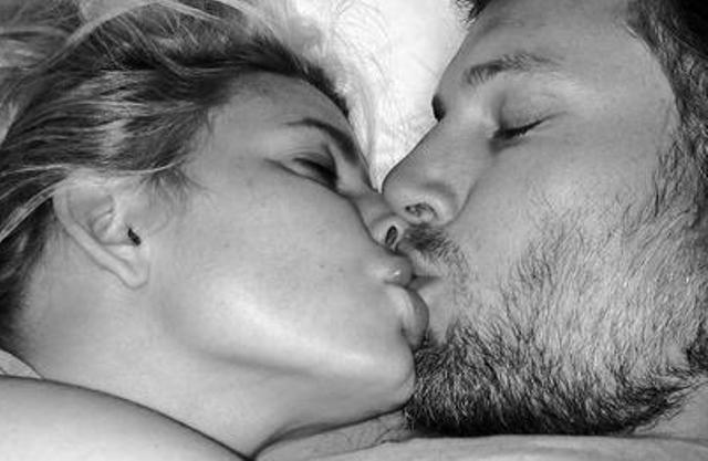 Φιλιά στο κρεβάτι