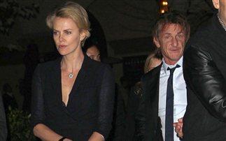 Τα παιδιά του Sean Penn δεν θέλουν τη Charlize Theron για μητριά