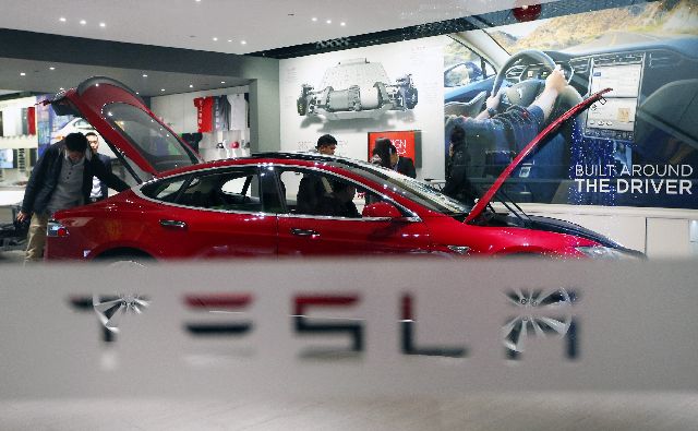 Εργοστάσιο-γίγαντα σχεδιάζει η Tesla Motors