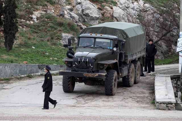 Στους 16.000 οι ρώσοι στρατιώτες στην Κριμαία