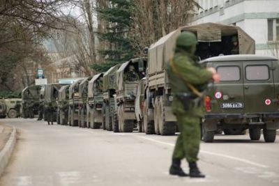 Ρώσοι στρατιώτες άνοιξαν πυρ σε βάση στην Κριμαία