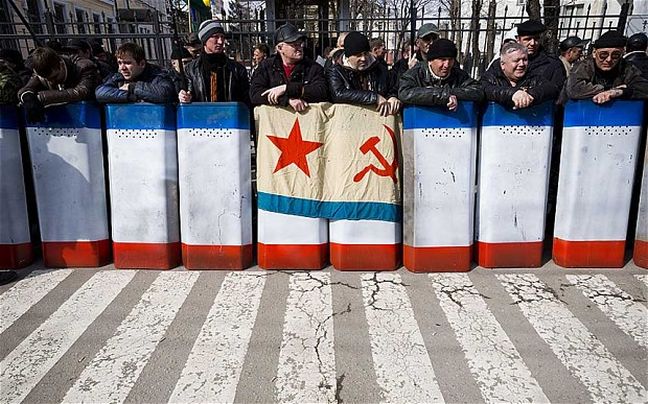 Φιλορώσοι διαδηλωτές εισέβαλαν στην περιφερειακή κυβέρνηση στο Ντόνετσκ