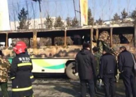 Φωτιά με 10 νεκρούς σε λεωφορείο στην Κίνα