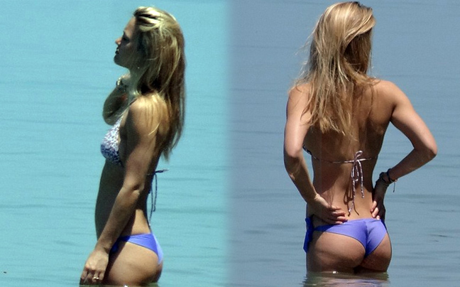 Αναδυόμενη σέξι Αφροδίτη η Bar Refaeli