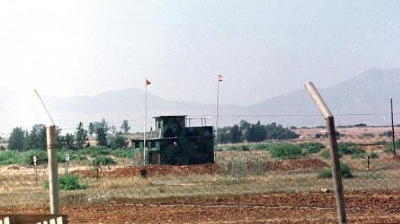 Νεαρός επιτέθηκε σε τουρκικό φυλάκιο με πέτρες