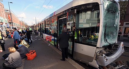 Τριαντατρείς τραυματίες από σύγκρουση 3 τραμ στο Ρότερνταμ