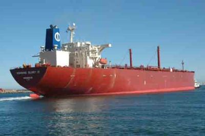 Δεξαμενόπλοιο παραμένει σε λιμάνι που ελέγχουν ένοπλοι στη Λιβύη