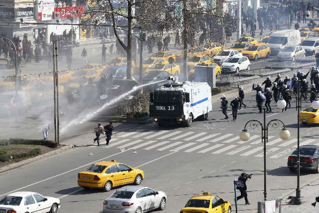 Πέθανε 64χρονη που τραυματίστηκε σε επεισόδια στην Τουρκία