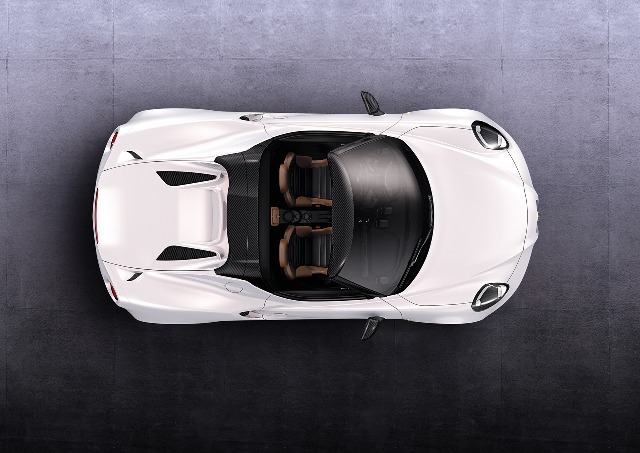 Η cabrio έκδοση της πολυβραβευμένης Alfa Romeo 4C