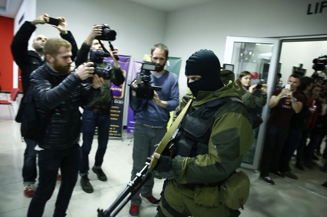 Ένοπλοι κατέλαβαν αστυνομικό τμήμα στο Σλαβιάνσκ της ανατολικής Ουκρανίας