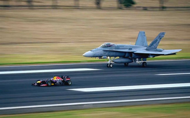 Formula 1 εναντίον μαχητικού τζετ!