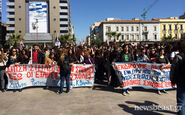 Στην Ομόνοια συγκεντρώνεται το ΠΑΜΕ