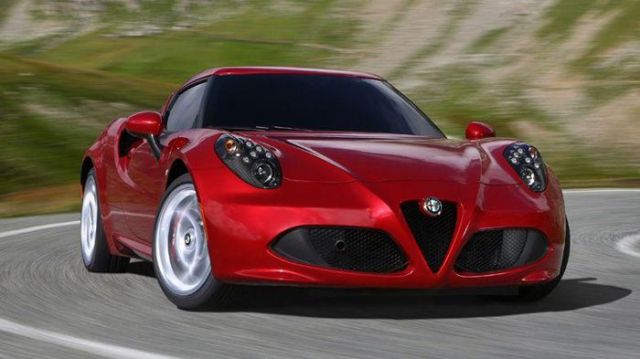 Κάθε χρόνο κάτι νέο για την Alfa Romeo 4C