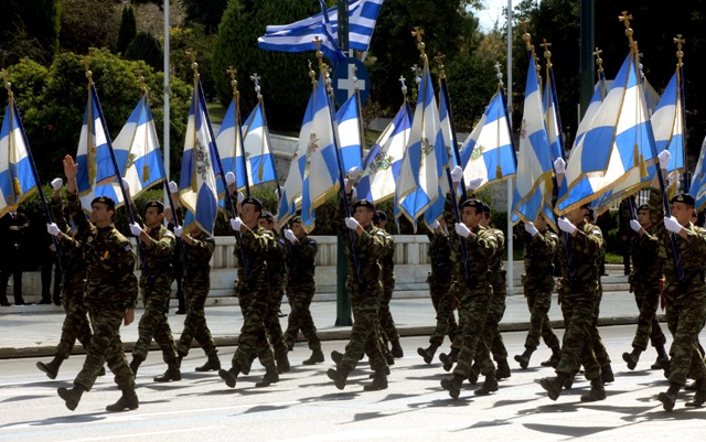 Χωρίς κάγκελα και με δημοτικά τραγούδια η στρατιωτική παρέλαση