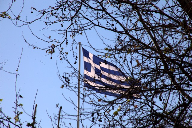 Telegraph: Απελπισμένη η ελληνική κυβέρνηση συμφωνεί σε σκληρή λιτότητα