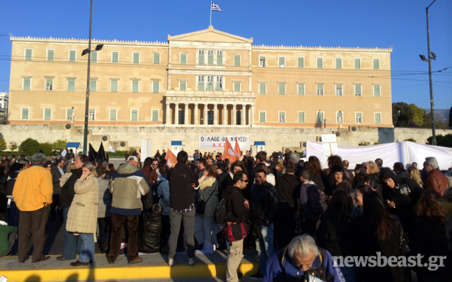 Άρχισαν να συγκεντρώνονται οι διαδηλωτές στο Σύνταγμα