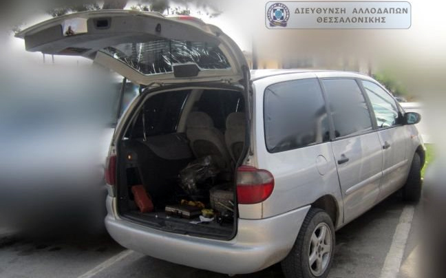 Στοίβαξε μέσα σε όχημα 11 παράνομους μετανάστες