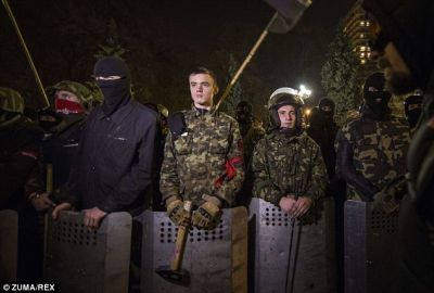 Χαιρετίζει η Μόσχα την έκκληση να αφοπλιστούν οι Ουκρανοί ακροδεξιοί