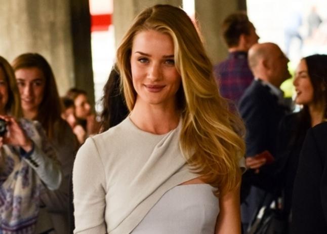 Λευκή οπτασία η Rosie Huntington-Whiteley