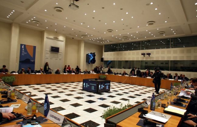 Όλο το παιχνίδι τακτικής και εντυπώσεων στο Eurogroup