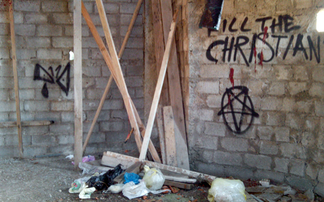 Σοκαριστικές εικόνες σε εκκλησάκι στο Αγρίνιο