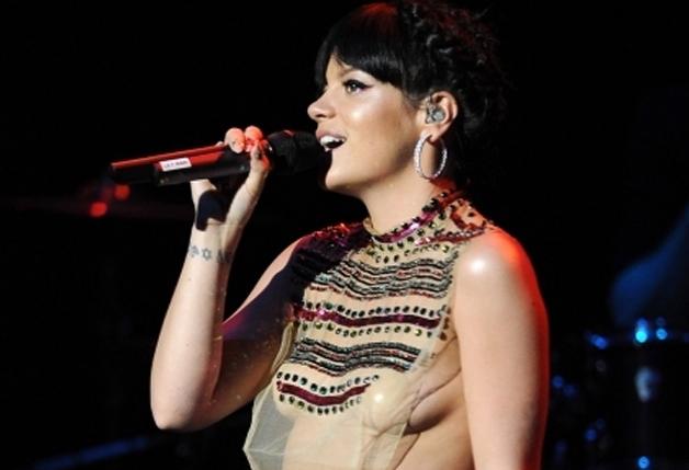 Η&#8230; διάφανη Lily Allen