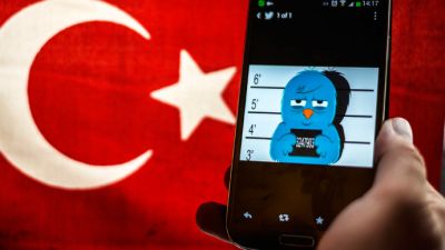 Δημοσιογράφος τέθηκε υπό κράτηση στην Τουρκία για σχόλιά της στο Twitter