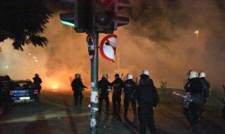 «Εμπόλεμη ζώνη» τη νύχτα η Πάτρα