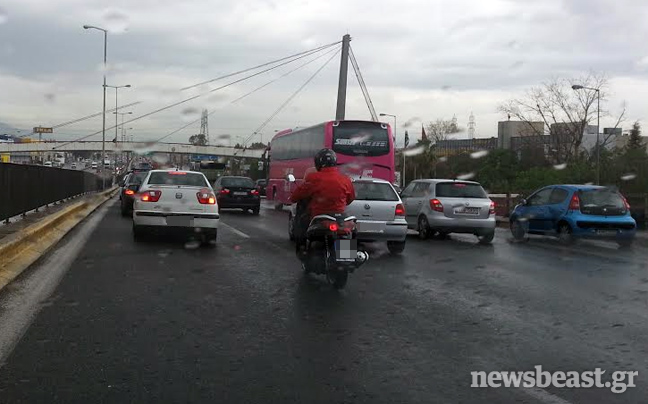 Χαμηλές ταχύτητες στην Αθηνών-Λαμίας λόγω βροχής